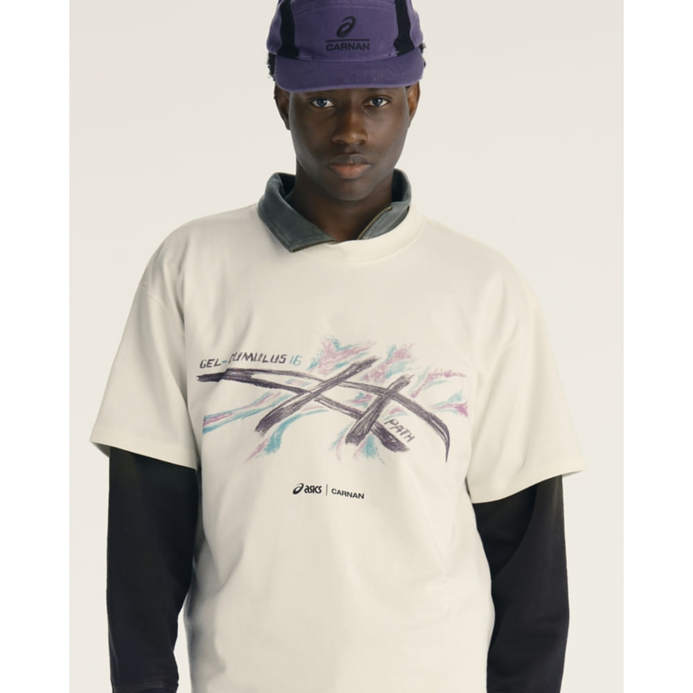 Camiseta ASICS Cumulus 16 Boxy X Carnan - Branco - tam: G