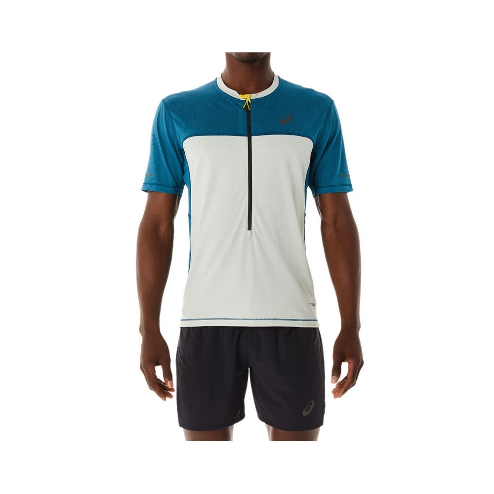 Camiseta ASICS Fujitrail™ - Masculina - Azul e Branca